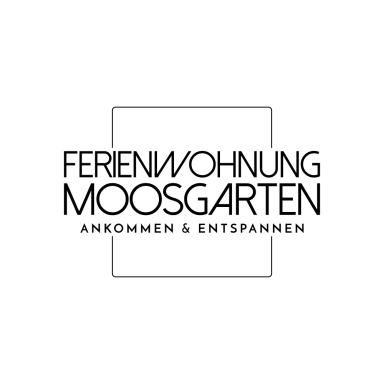 Logo der Ferienwohnung Moosgarten, mit dem Slogan "Ankommen & Entspannen".